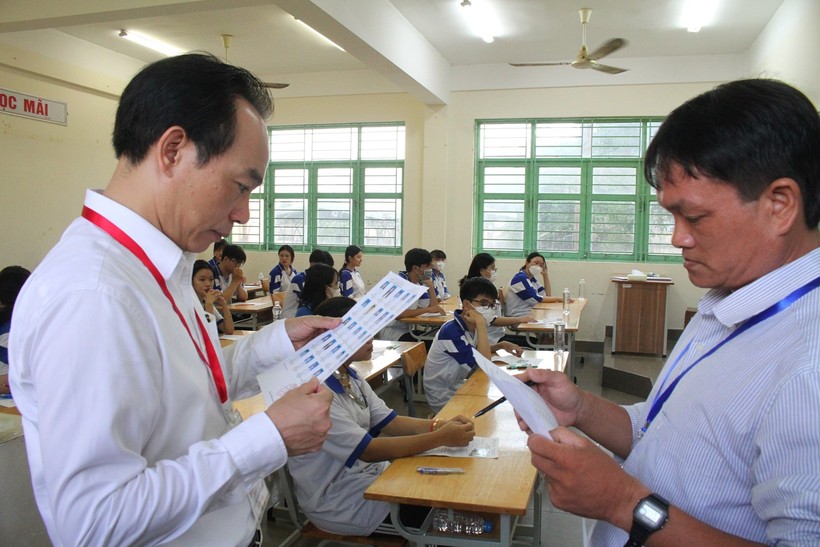 Thứ trưởng Hoàng Minh Sơn kiểm tra thi tại tỉnh Trà Vinh ảnh 4