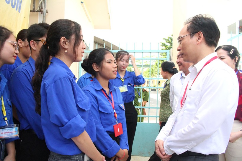 Thứ trưởng Hoàng Minh Sơn kiểm tra thi tại tỉnh Trà Vinh ảnh 3