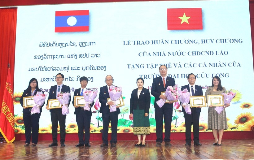 Trường ĐH Cửu Long đón nhận Huân chương Lao động của nước CHDCND Lào ảnh 3