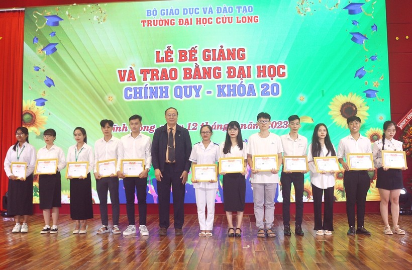 Trường ĐH Cửu Long trao bằng tốt nghiệp cho 125 tân kỹ sư ảnh 1