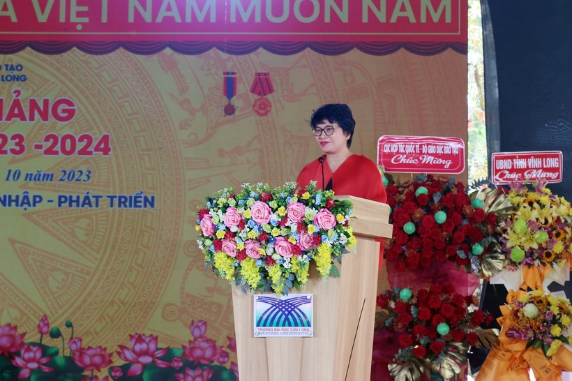 PGS.TS Nguyễn Thu Thủy - Vụ trưởng Vụ Giáo dục đại học (Bộ GD&ĐT) phát biểu tại buổi lễ. ảnh 3