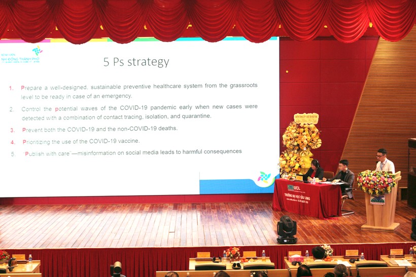 BS.CK2 Nguyễn Trần Nam - Phó Giám đốc Bệnh viện Nhi đồng TPHCM trình bày tham luận tại hội thảo.