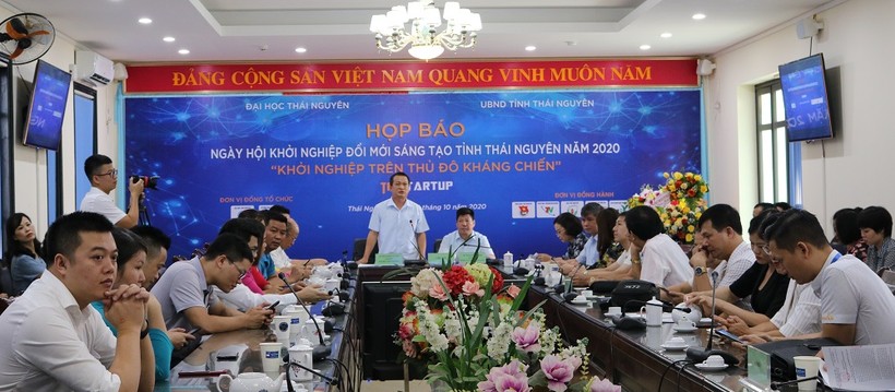 GS.TS Phạm Hồng Quang, Giám đốc ĐH Thái Nguyên, Trưởng Ban tổ chức chương trình phát biểu tại họp báo.