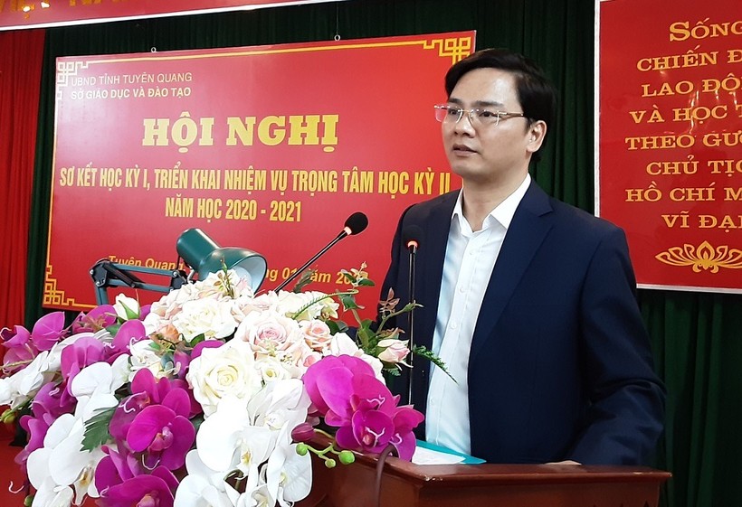 Giám đốc Sở GD&ĐT Tuyên Quang Vũ Đình Hưng phát biểu khai mạc Hội nghị.