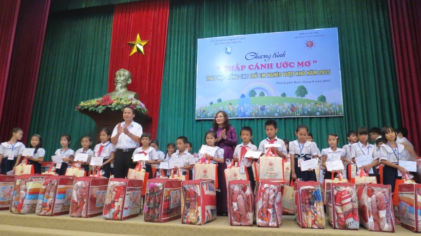 Học bổng sẽ giúp học sinh  nghèo Thừa Thiên Huế giảm bớt khó khăn, vươn lên trong học tập