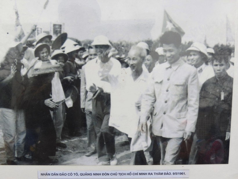 Ảnh tư liệu về Chủ tịch Hồ Chí Minh ra thăm huyện đảo Cô Tô vào tháng 5/1961