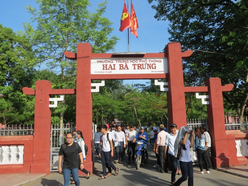 Thí sinh tại hội đồng thi Trường THPT Hai Bà Trưng thành phố Huế trong kỳ thi THPT quốc gia 2015