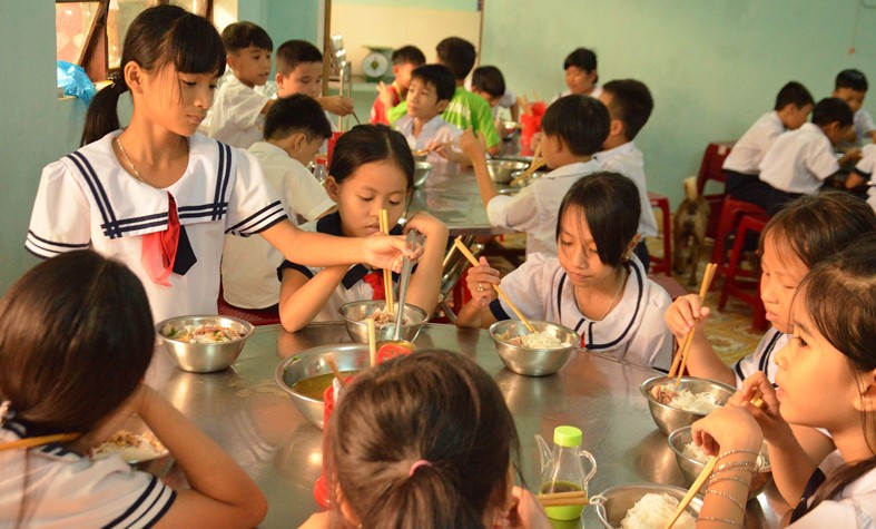 Bữa ăn bán trú của HS Trường Tiểu học Hòa Bắc (H. Hòa Vang, TP Đà Nẵng). 