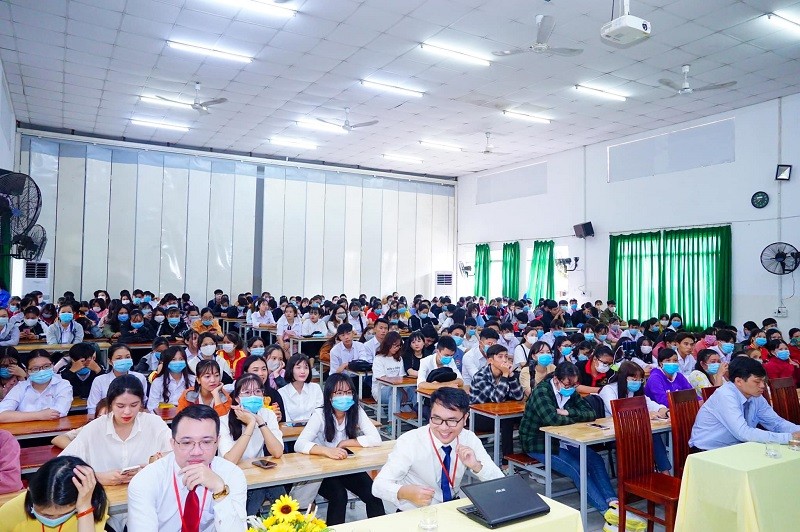 Thí sinh nhập học vào Trường Cao đẳng Đại Việt Sài Gòn năm học 2020 – 2021.
