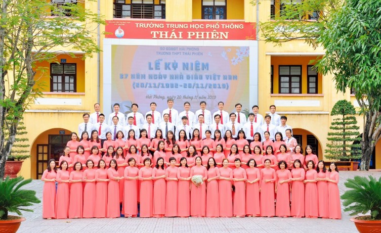 Hội đồng sư phạm Trường THPT Thái Phiên, TP Hải Phòng.