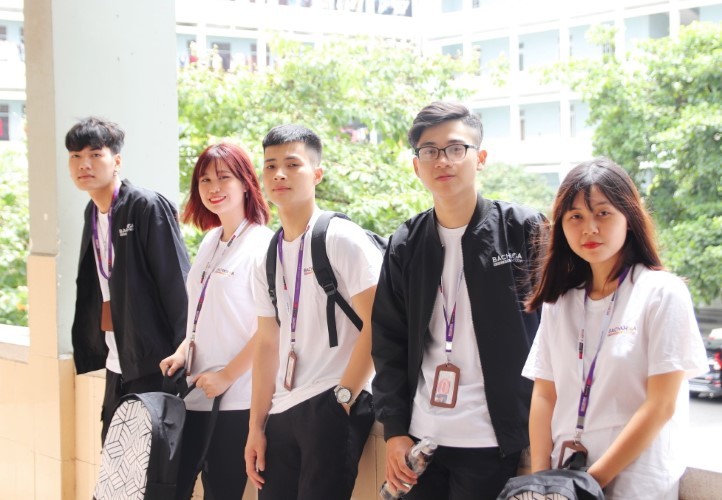 Học sinh Trường THPT Phan Đình Phùng tham gia hoạt động hướng nghiệp.