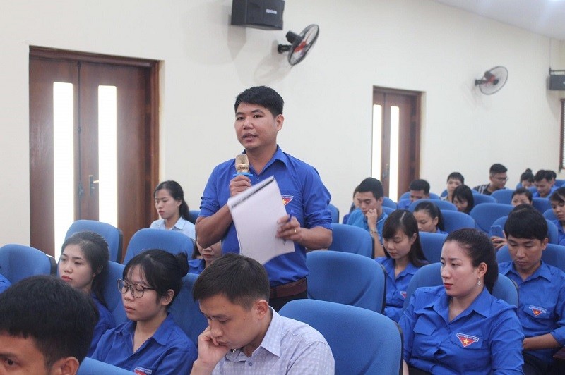 Bí thư Đoàn Thanh niên Trường THPT Cẩm Lý Dương Văn Thắng chia sẻ mô hình phát triển đoàn viên, thanh niên.