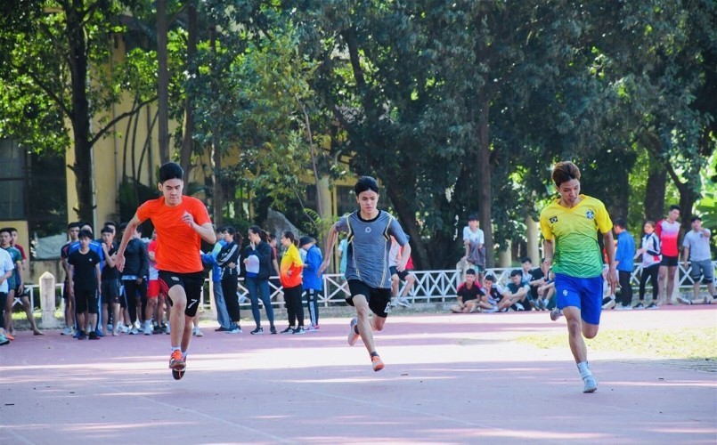 Thí sinh thi năng khiếu nội dung Chạy 100m tại Trường ĐH Thể dục thể thao Bắc Ninh năm 2020. Ảnh: NTCC