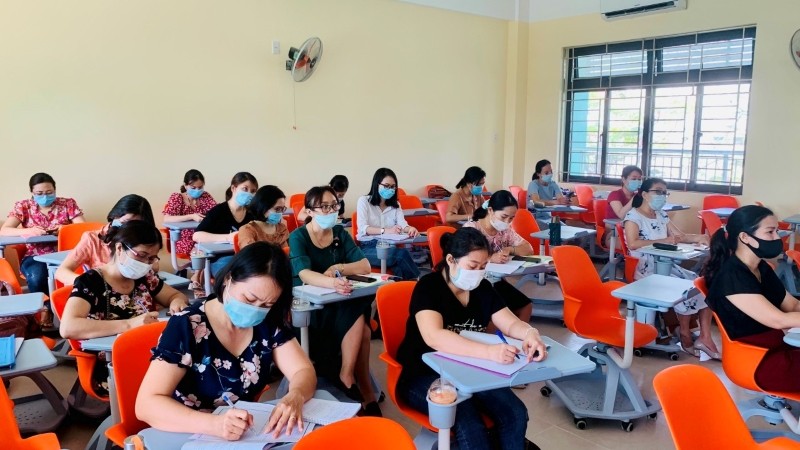 GV Trường Tiểu học Núi Thành tham gia tập huấn sử dụng SGK lớp 1 - 2 Chương trình GDPT mới. 