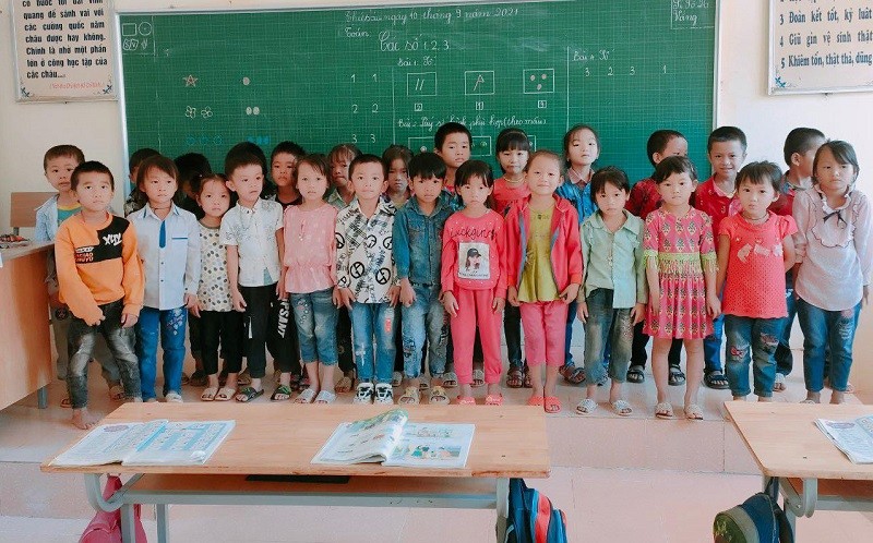 Học sinh lớp cô Huyền trong buổi tựu trường.