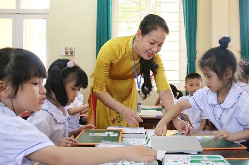 Cô trò Trường Tiểu học Liên Bảo (TP Vĩnh Yên, tỉnh Vĩnh Phúc) trong một giờ học nhóm.  