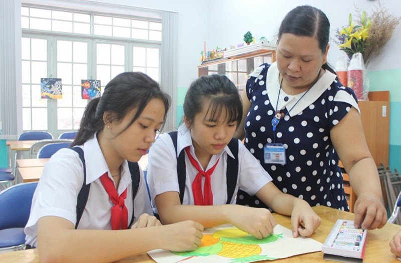 Học sinh Trường THCS Lý Thánh Tông (Quận 8, TPHCM) học mỹ thuật. 