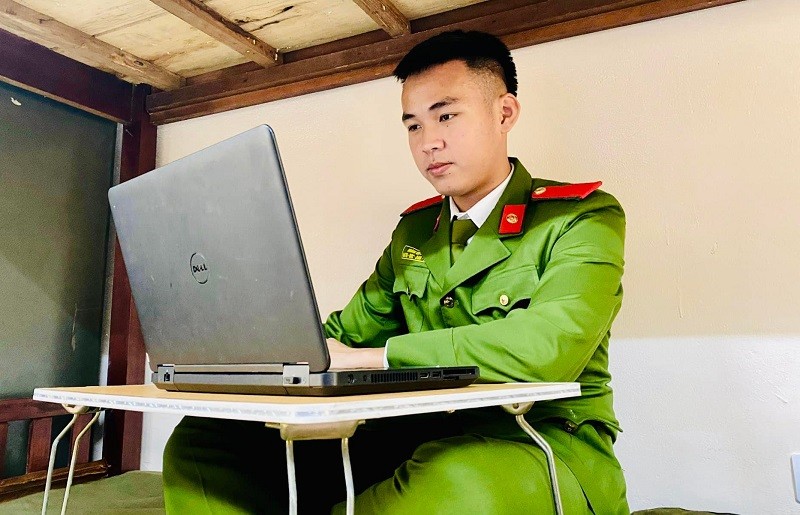 Hoàng Văn Hùng trong thời gian dự thi.