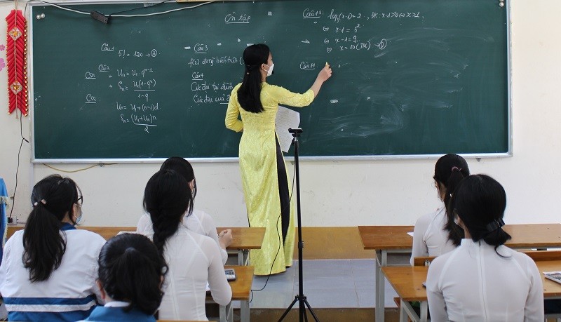Học sinh lớp 12 tại Bắc Giang ôn tập chuẩn bị cho Kỳ thi tốt nghiệp.