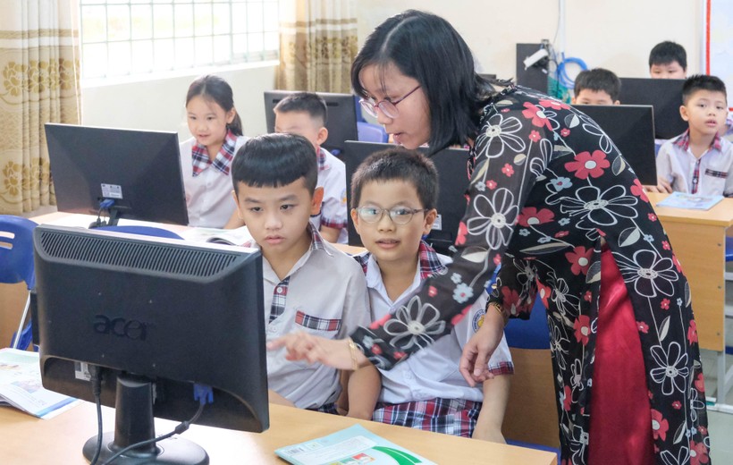 Học sinh Trường Tiểu học An Nghiệp, quận Ninh Kiều (TP Cần Thơ) trong giờ học Tin học. 