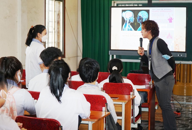 Giờ học tiếng Anh tại Trường THPT Hà Huy Tập, TP Vinh, Nghệ An.