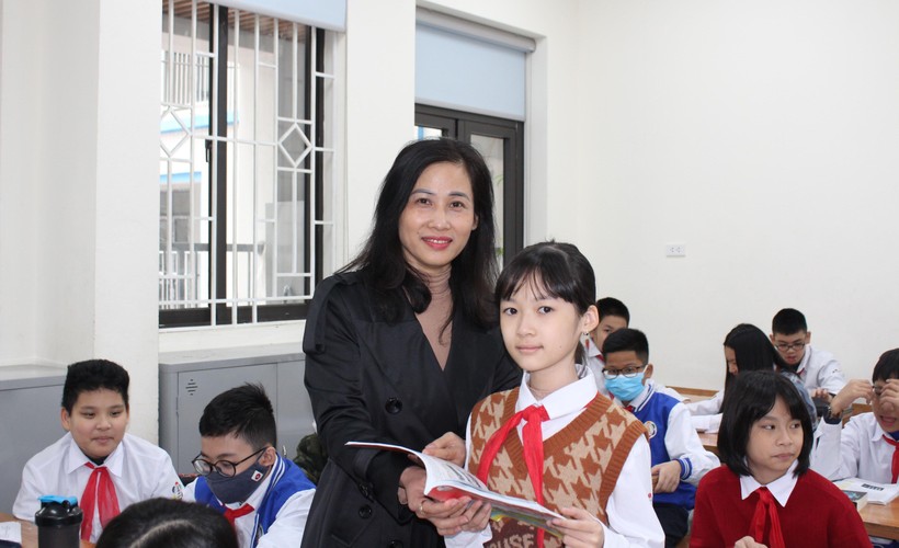 Cô Đặng Thị Tố Như trong giờ lên lớp giảng bài môn Ngữ văn. Ảnh: NVCC