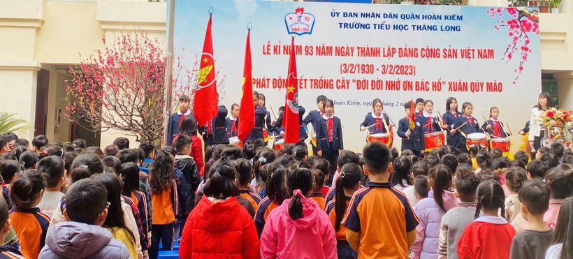 Trường Tiểu học Thăng Long (quận Hoàn Kiếm, Hà Nội) tổ chức lễ kỷ niệm 93 năm Ngày thành lập Đảng Cộng sản Việt Nam.
