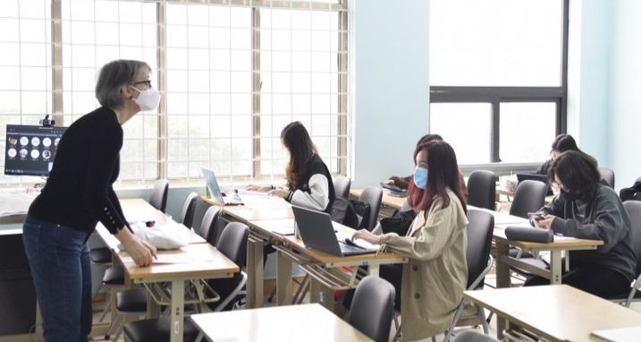 Hiện, các trường đại học tại Việt Nam đều có quy định chuẩn đầu ra ngoại ngữ đối với sinh viên.