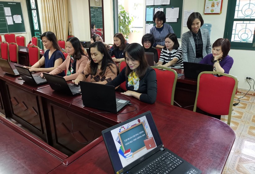 Trường Tiểu học Thịnh Quang (Hà Nội) tập huấn Mô-đun 1 chương trình giáo dục phổ thông. Ảnh: INT
