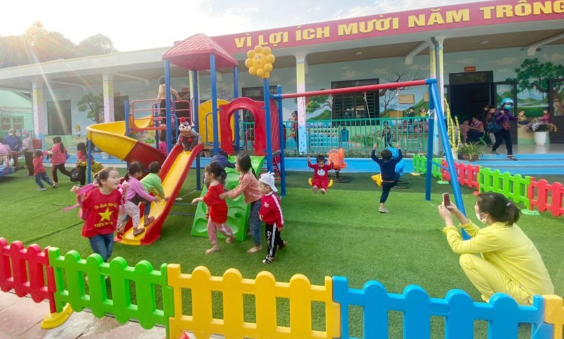 Qua sự kết nối của nhà giáo Nguyễn Thị Nga, cơ sở vật chất tại Trường Mầm non Núa Ngam hiện nay đã được đầu tư đồng bộ, khang trang hơn.