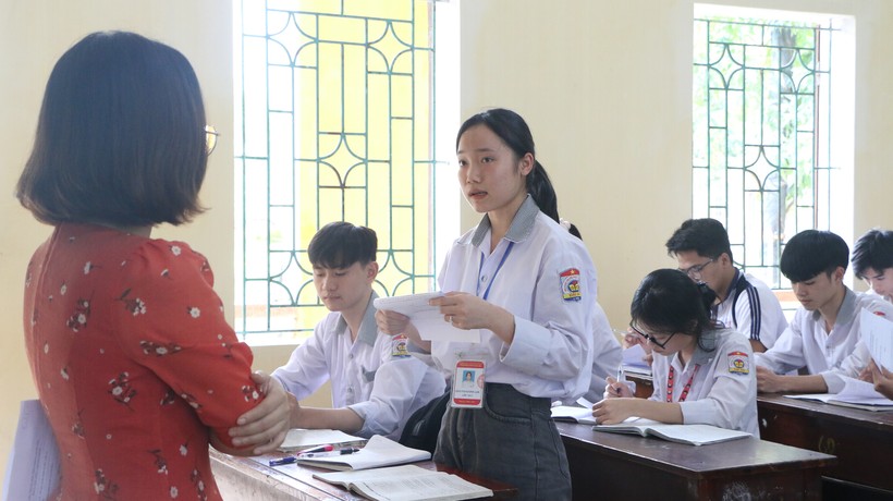 Học sinh lớp 12 Trường THPT Đại An, huyện Ý Yên, tỉnh Nam Định tăng tốc ôn thi. 