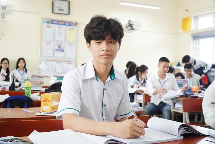 Nguyễn Quốc Cường, học sinh lớp 12A1, Trường Phổ thông DTNT THPT số 2 tỉnh Nghệ An.