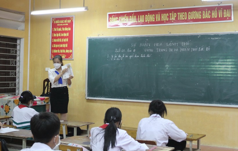 Học sinh Trường THCS Phong Vân (huyện Ba Vì, Hà Nội) trong giờ học.