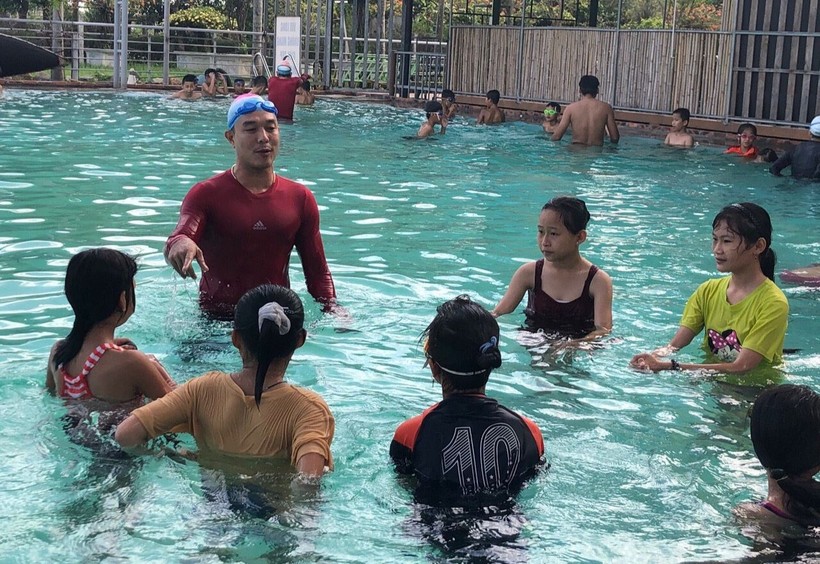 Tổ chức dạy bơi cho học sinh tại huyện Phong Điền, Thừa Thiên - Huế. 
