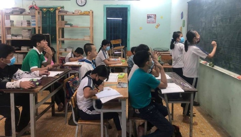 Giờ học của trẻ tại lớp học tình thương khu phố Long Bửu.