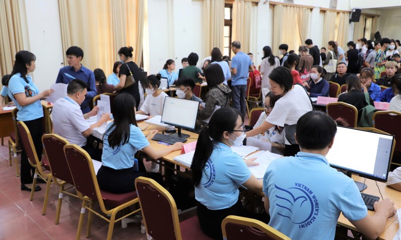 Tân sinh viên nhập học tại Học viện Phụ nữ Việt Nam. Ảnh: TG ảnh 1