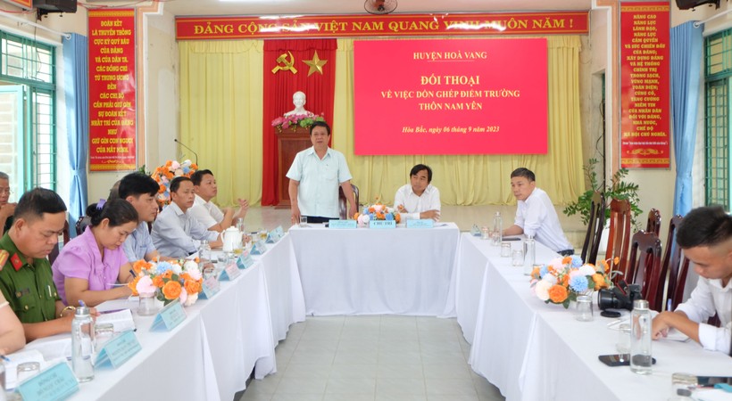 Lãnh đạo huyện Hòa Vang đối thoại với phụ huynh vào chiều 6/9. ảnh 2