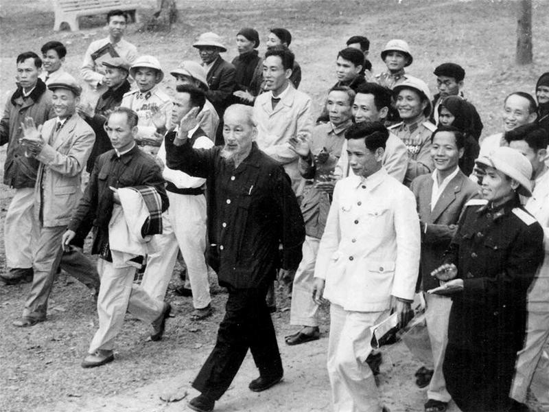 Chủ tịch Hồ Chí Minh về thăm Đảng bộ và nhân dân tỉnh Phú Thọ năm 1962. Ảnh: TL