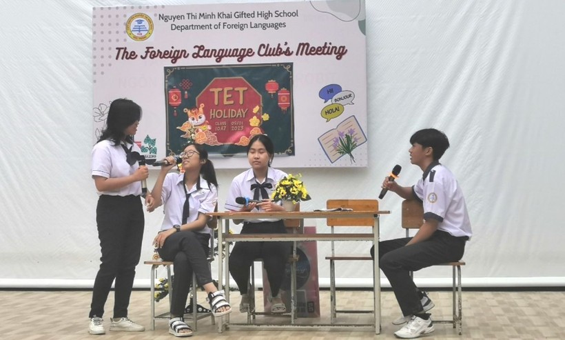 Sinh hoạt CLB tiếng Anh tại Trường THPT chuyên Nguyễn Thị Minh Khai (Sóc Trăng).