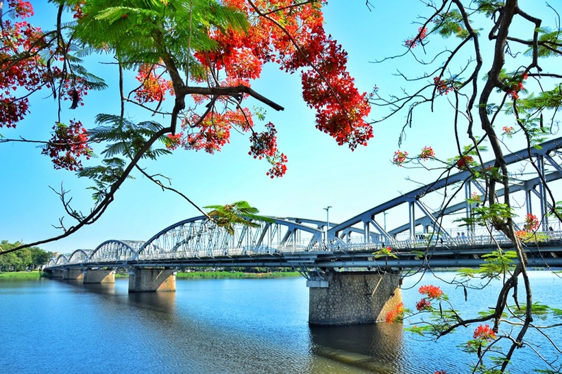 Sông Hương, cầu Trường Tiền ở Huế. Ảnh minh họa: INT.