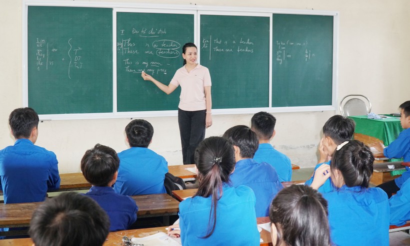 Học sinh học văn hóa tại Trường Trung cấp Kinh tế kỹ thuật Hồng Lam. ảnh 1