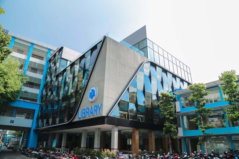 Thư viện của Trường Đại học Công Thương TP Hồ Chí Minh được đầu tư xây dựng với kinh phí hơn 20 tỉ đồng. Ảnh: HUIT ảnh 1