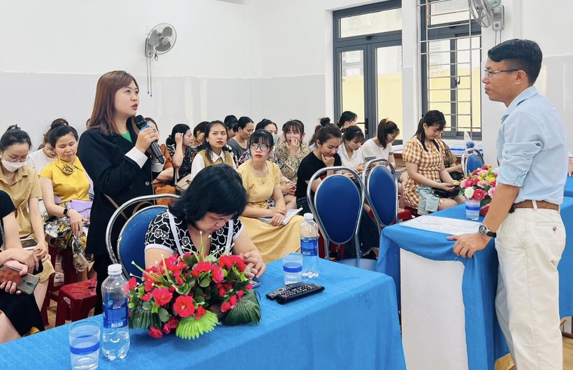 Cán bộ, giáo viên Trường Tiểu học Võ Thị Sáu (quận Hải Châu, TP Đà Nẵng) tham gia truyền thông về Chăm sóc sức khỏe tâm thần cho trẻ em. ảnh 1