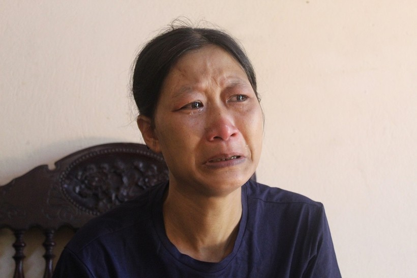 Bà Nguyễn Thị Phương (mẹ Huyền) nghẹn ngào khi kể về gia cảnh. ảnh 1