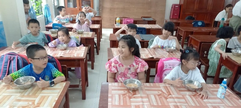 Bữa ăn bán trú của học sinh Trường Tiểu học Lê Đình Chinh (quận Hải Châu, TP Đà Nẵng). Ảnh: NTCC ảnh 1