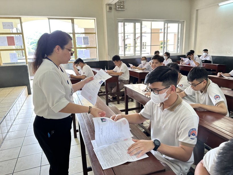 Giáo viên tỉnh Đồng Nai tham gia coi thi tốt nghiệp THPT năm 2023. Ảnh: Hồ Phúc ảnh 1