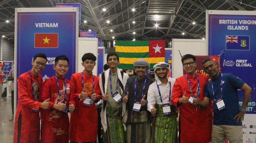Đội tuyển Việt Nam giao lưu cùng bạn bè quốc tế tại cuộc thi. Ảnh: BTC FGC 2023