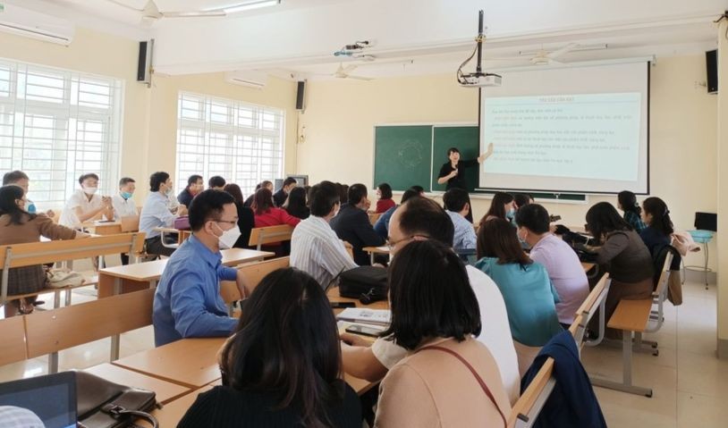 Giáo viên phổ thông cốt cán tham gia bồi dưỡng theo Chương trình ETEP tại Trường ĐH Vinh. Ảnh: Hồ Lài