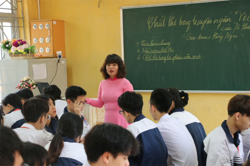 Cô Bùi Thị Ngọc Lan tham gia Hội giảng Trường THPT Hoàng Cầu. Ảnh: NVCC