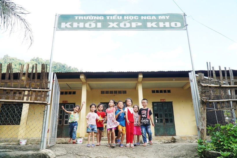 Học sinh điểm bản Xốp Kho, Trường Tiểu học Nga My, huyện Tương Dương, Nghệ An.